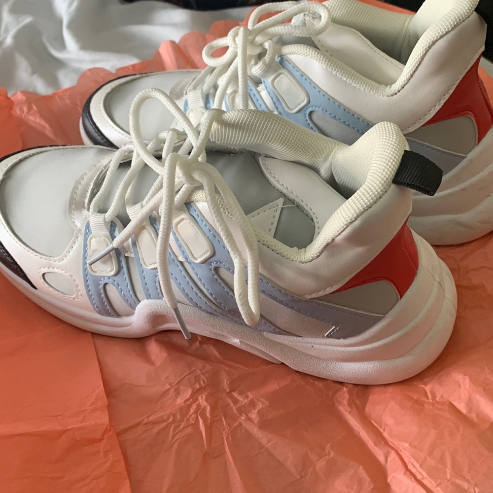 Henry Ferrera snickers size 7.5